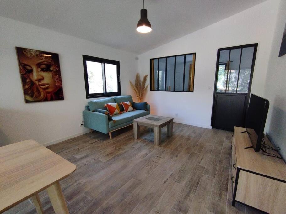Appartement Avec Jardin Privatif Cuers Exterior photo